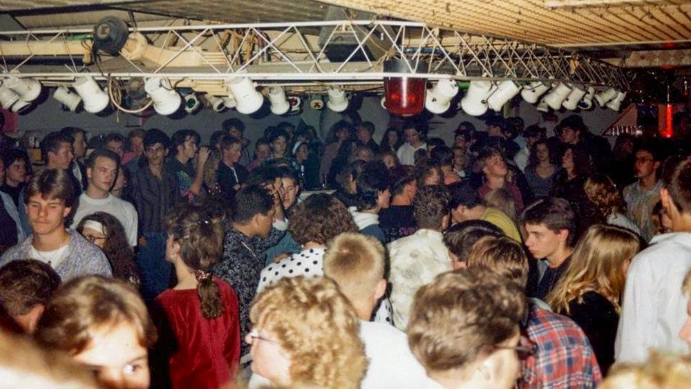 Volle Tanzfläche im Flash